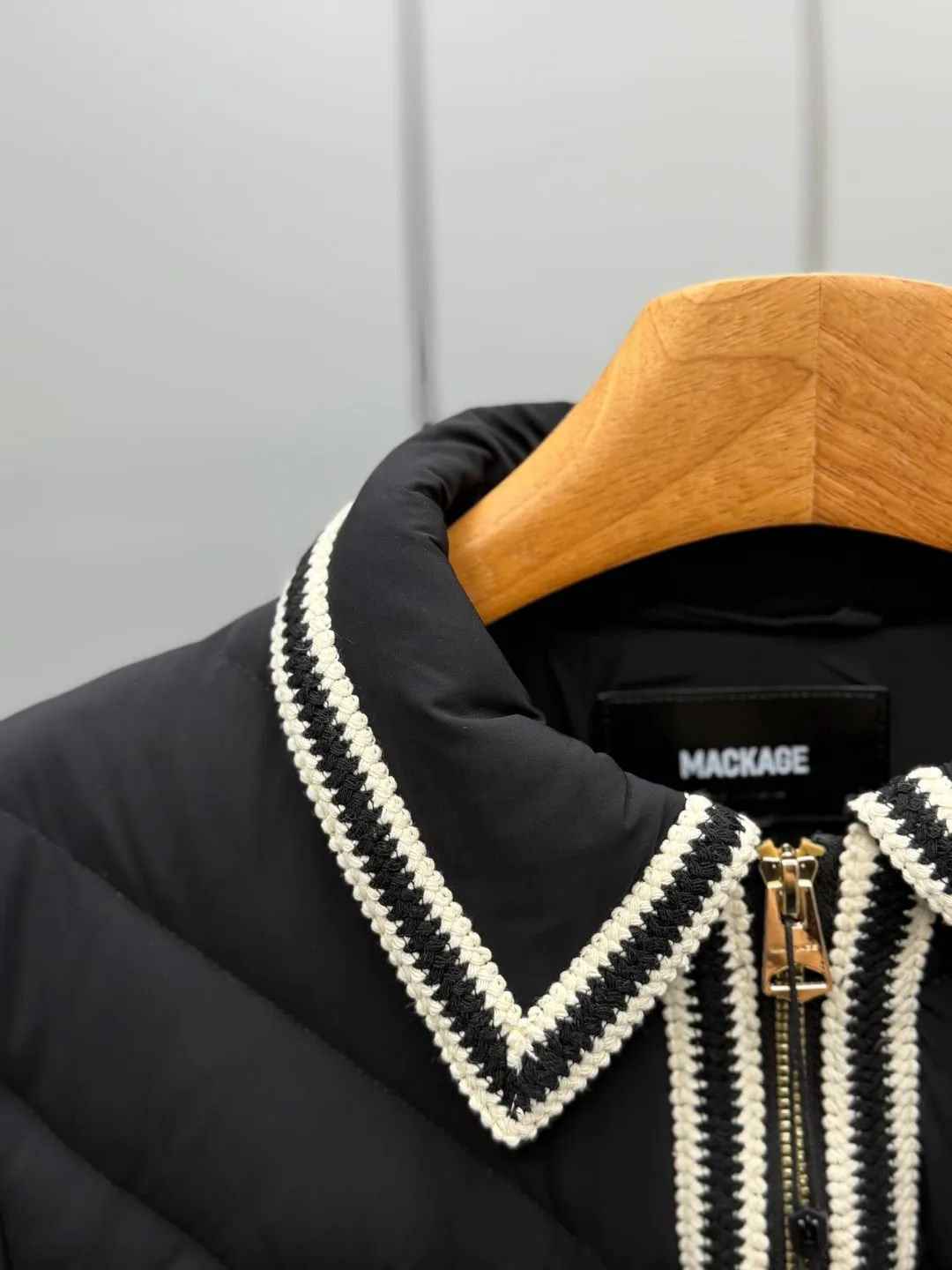 MACKAGE 2026New Arrival PETUNIA ， ， ， 。 , 5°C ， 。 、 , 。 , ， 。PETUNIA , 。 + ，Lightweight ， ， ， ， “ ” ：Black Size：S-M-L